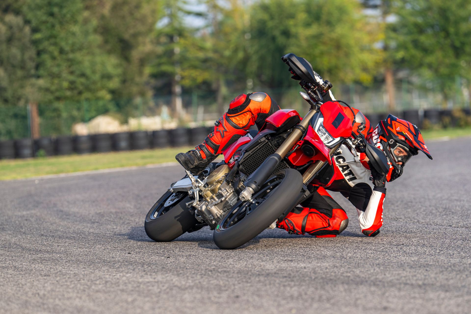 Ducati Hypermotard 698 Mono: Der neue Maßstab für straßenzugelassene ...
